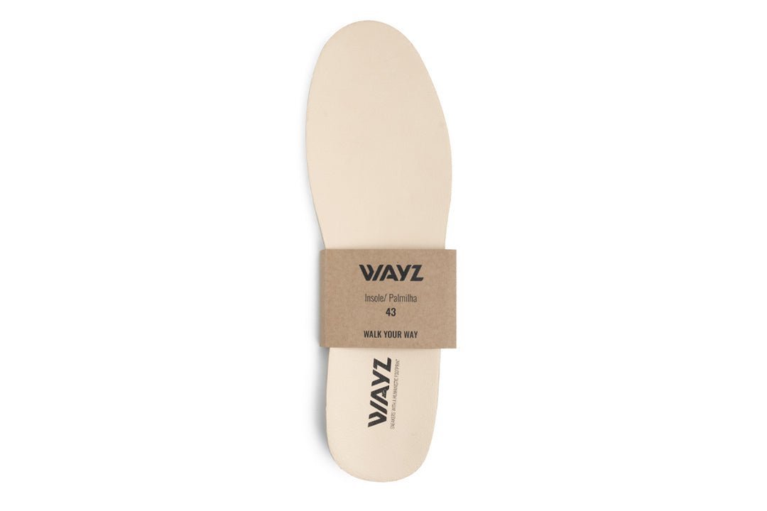 The removable insole, recycled latex topped with vegetable-tanned leather