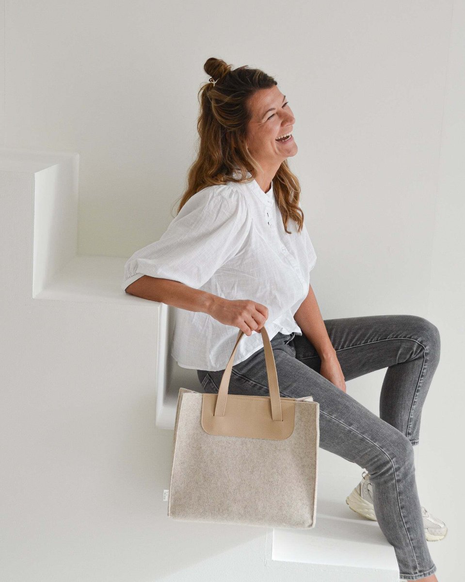 The shopper, in recycled wool felt.